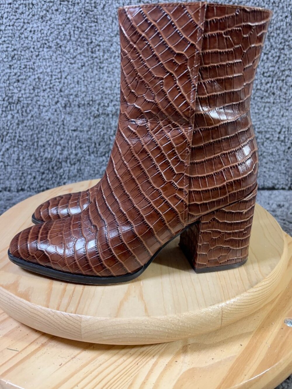 Vionic Harper Croc Boots Womens Size 7 Brown Leather Block Heel Ankle Booties